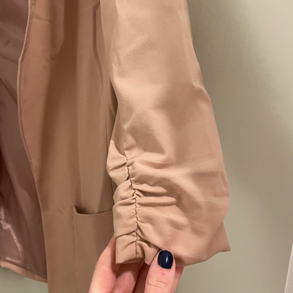 Tan work or play blazer size small - Picture 4 of 4